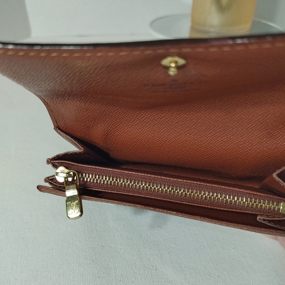 Louis Vuitton Compact Monogram Sarah Wallet - Picture 4 of 15